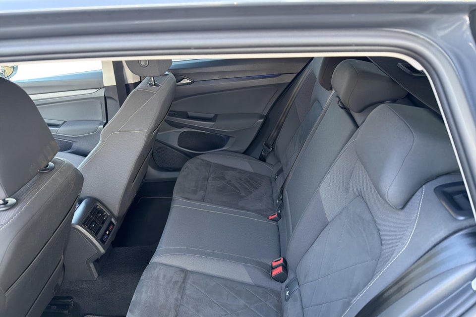 VW Golf VIII 1,5 eTSi 150 Style Variant DSG 5d