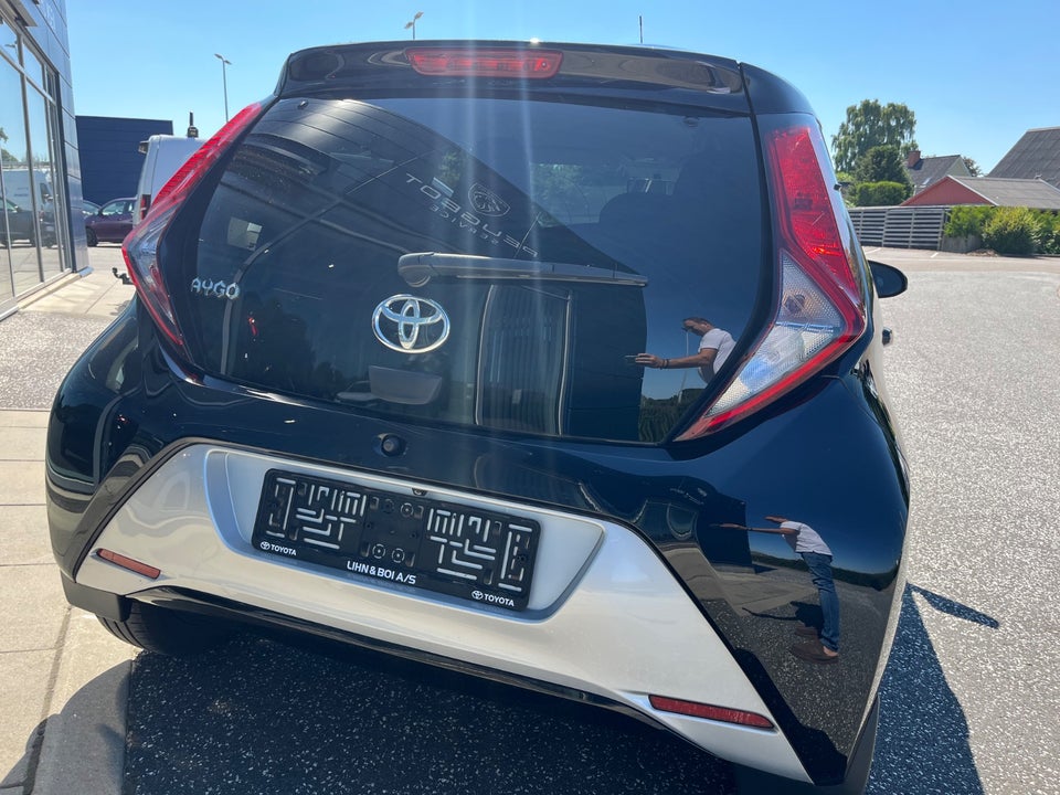 Toyota Aygo 1,0 VVT-i x-press x-shift 5d