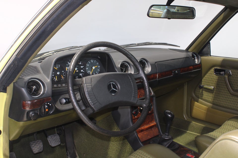 Mercedes 230 C 2,3 Coupé 2d