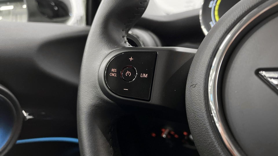 MINI Cooper SE Essential 3d