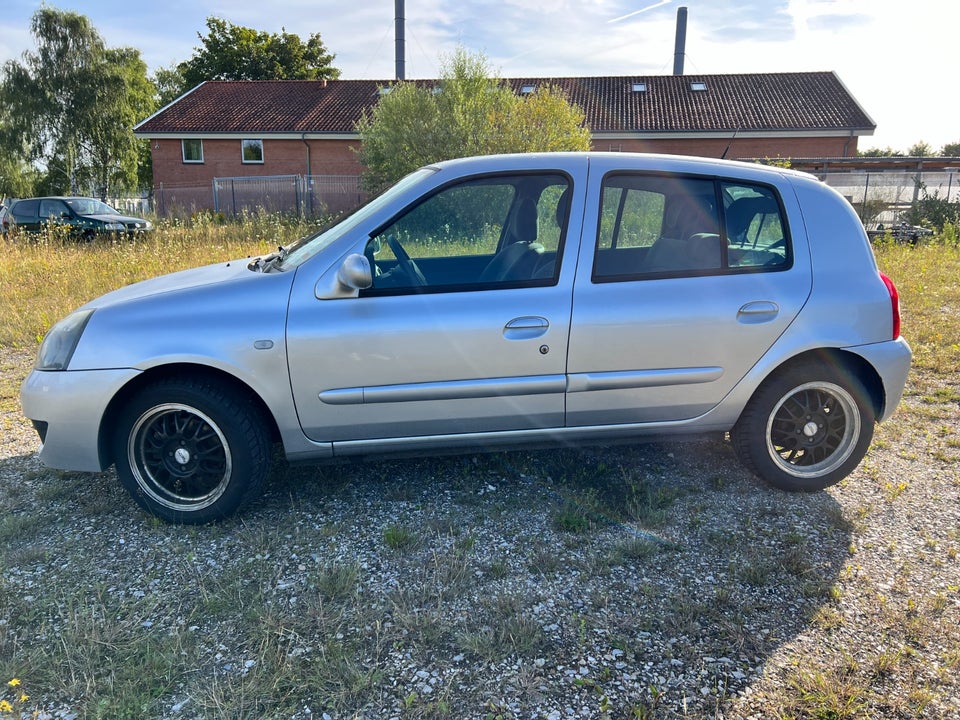 Renault Clio II 1,2 8V Storia 5d