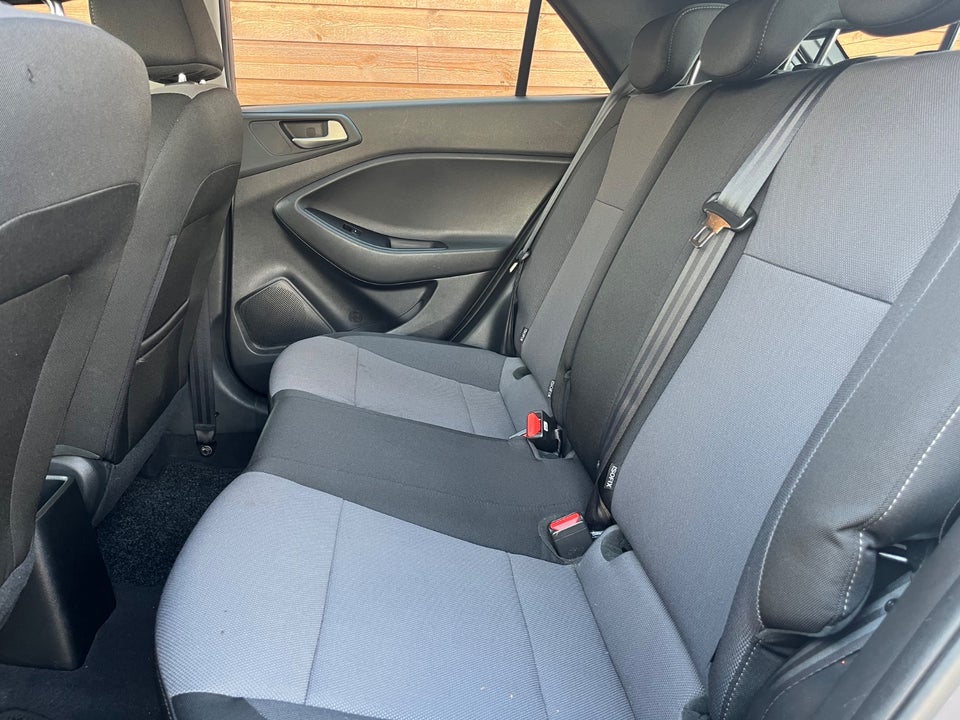 Hyundai i20 1,25 Spring Edition 5d