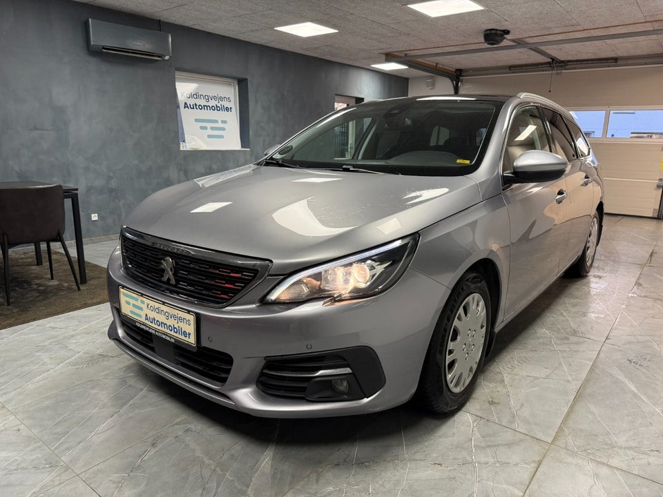 Peugeot 308 1,5 BlueHDi 130 Allure Sky 5d