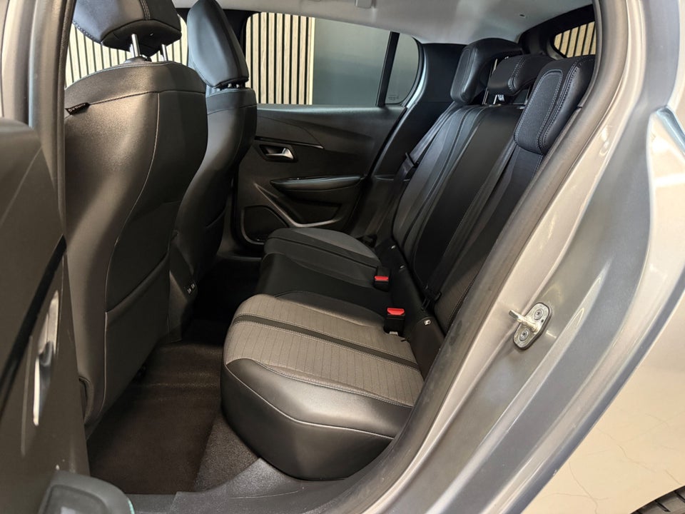 Peugeot 208 1,2 PureTech 100 Allure 5d