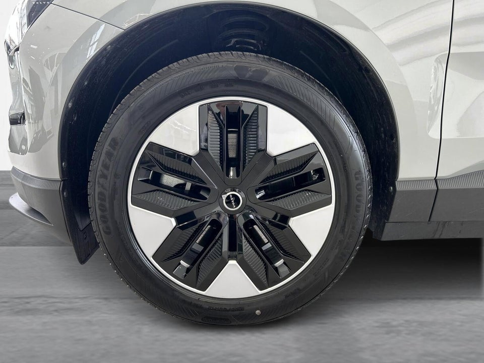 Volvo EX30 Standard Range Plus 5d