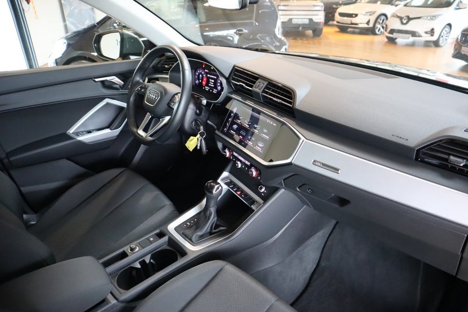 Audi Q3 35 TFSi Advanced Prestige S-tr. 5d