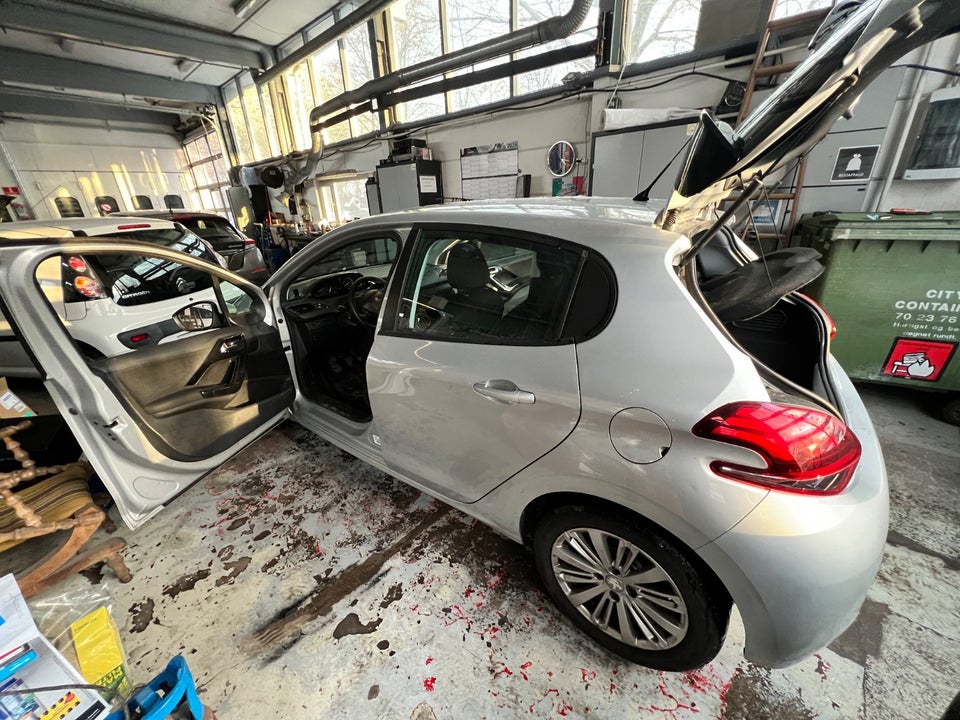 Peugeot 208 1,6 BlueHDi 100 Active 5d