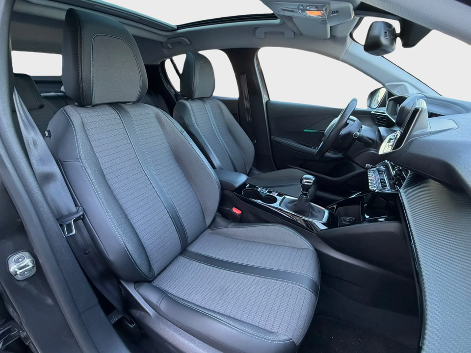 Peugeot 208 1,2 PureTech 100 Allure Sky 5d