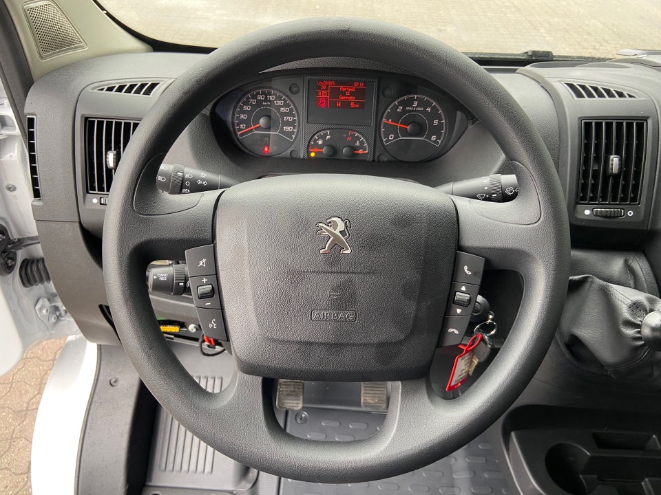 Peugeot Boxer 333 2,2 BlueHDi 140 L3H2 Premium