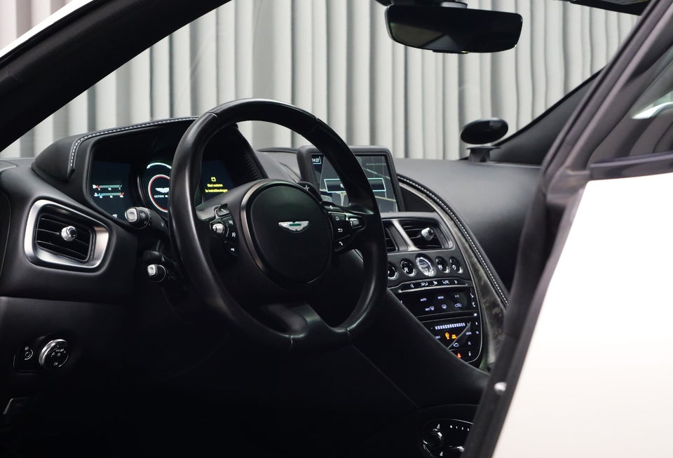 Aston Martin DB11 5,2 V12 Coupé aut. 2d