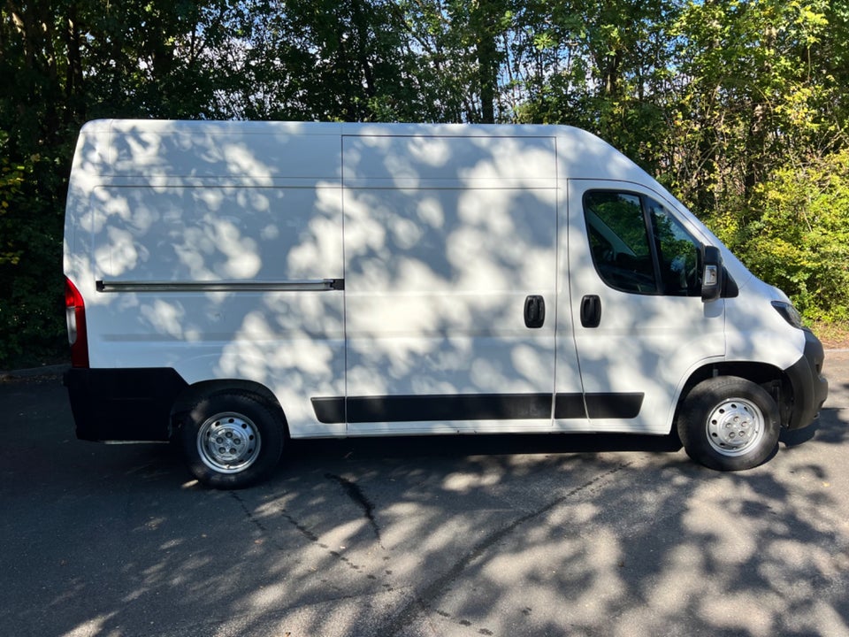 Peugeot Boxer 333 2,2 BlueHDi 140 L2H2 Premium