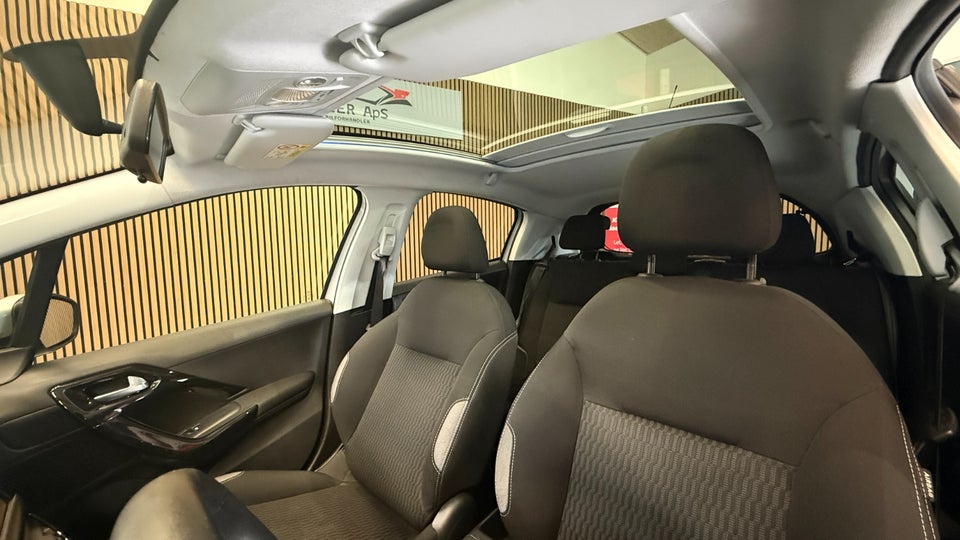 Peugeot 208 1,6 BlueHDi 100 Desire Sky 5d