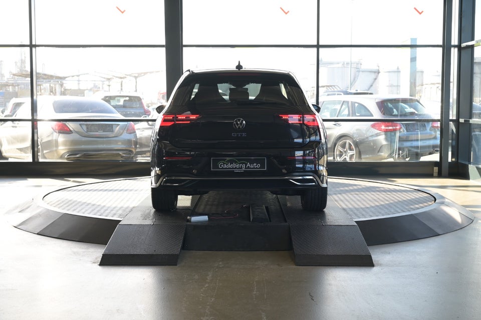 VW Golf VIII 1,4 GTE DSG 5d