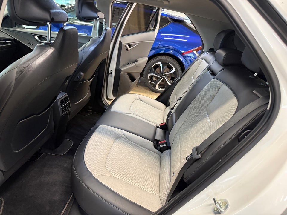 Kia Niro 64 EV Upgrade 5d