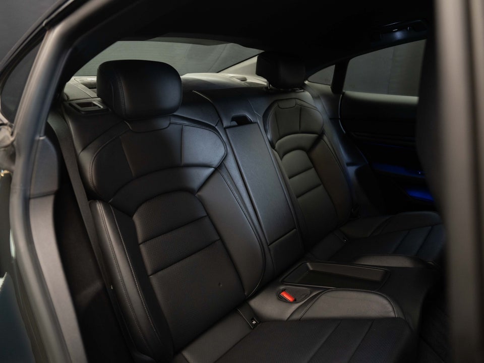 Porsche Taycan Performance+ 4d