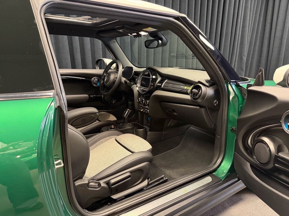 MINI Cooper SE Greenwich 3d