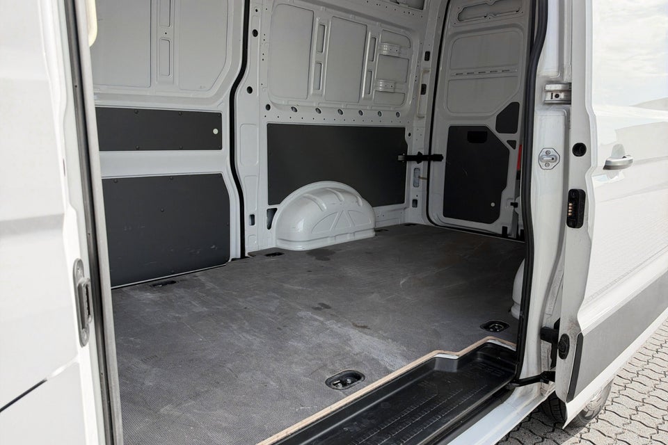 VW Crafter 35 2,0 TDi 177 Kassevogn L3H2 aut.