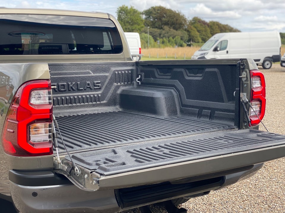 Toyota HiLux 2,8 D T4 Invincible Db.Kab aut. 4d