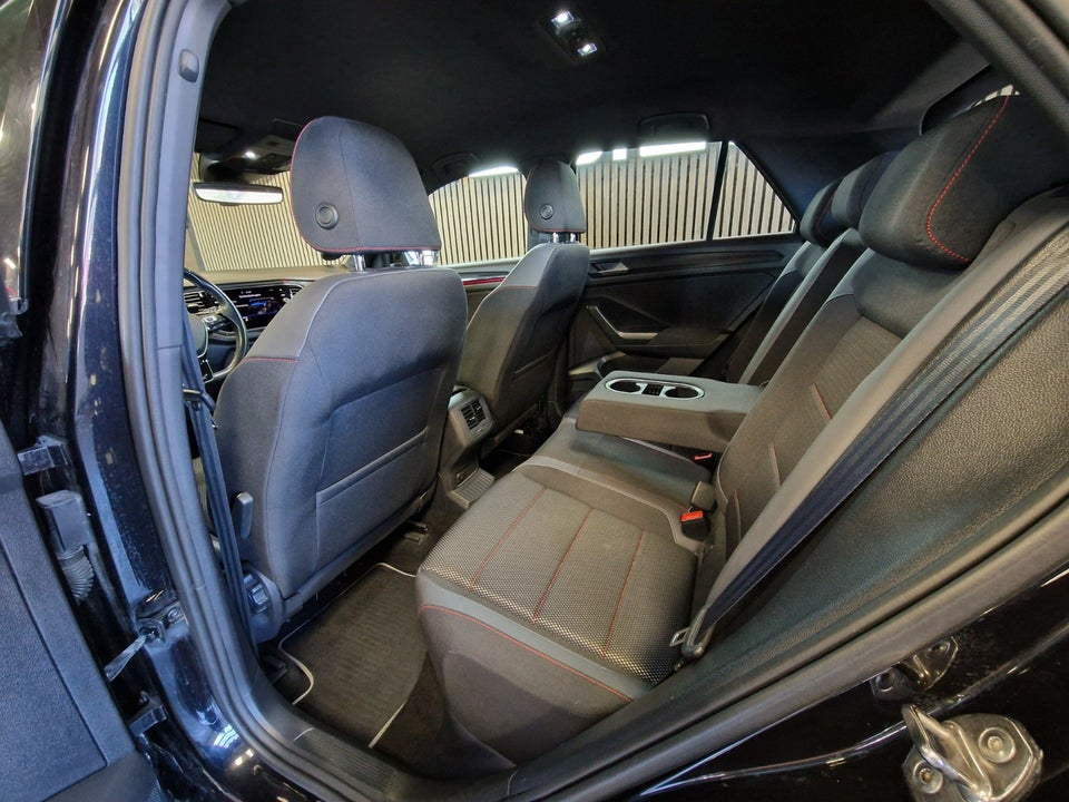 VW T-Roc 1,5 TSi 150 R-line DSG 5d