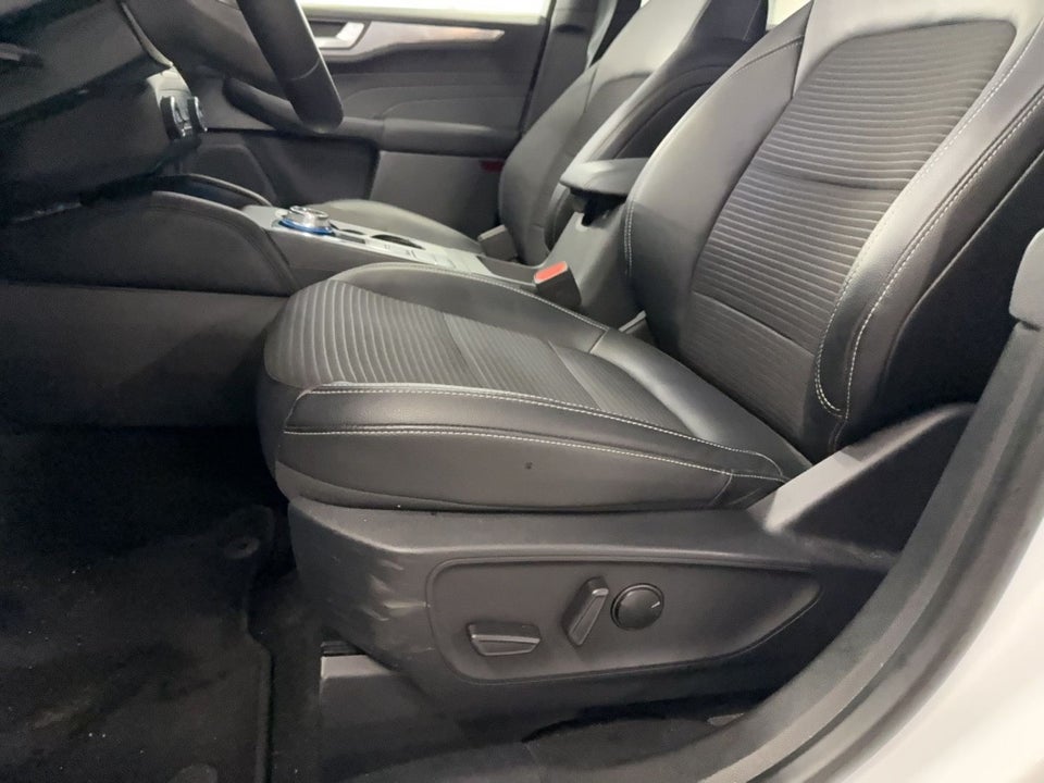 Ford Kuga 2,5 HEV Titanium X CVT 5d