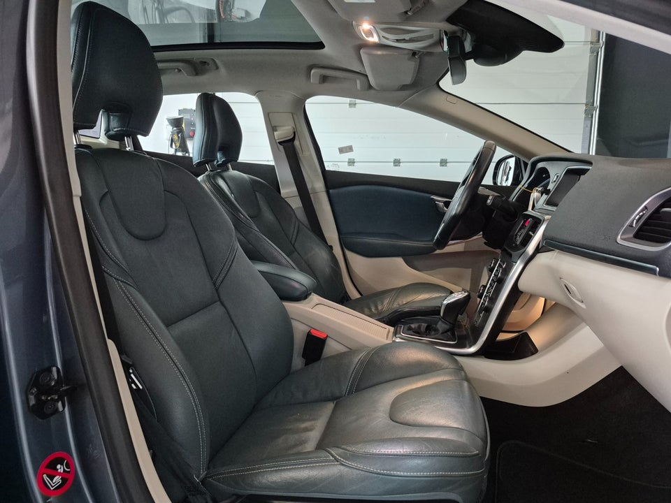 Volvo V40 2,0 D3 150 Summum aut. 5d