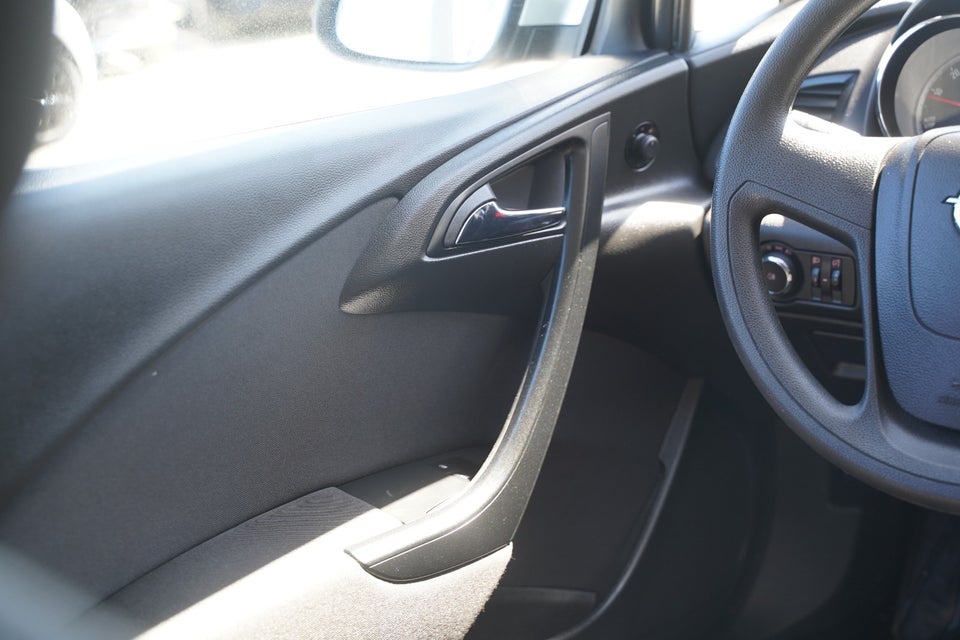 Opel Astra 1,4 100 Enjoy 5d