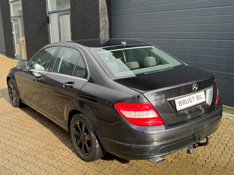 Mercedes C220 2,2 CDi Classic 4d