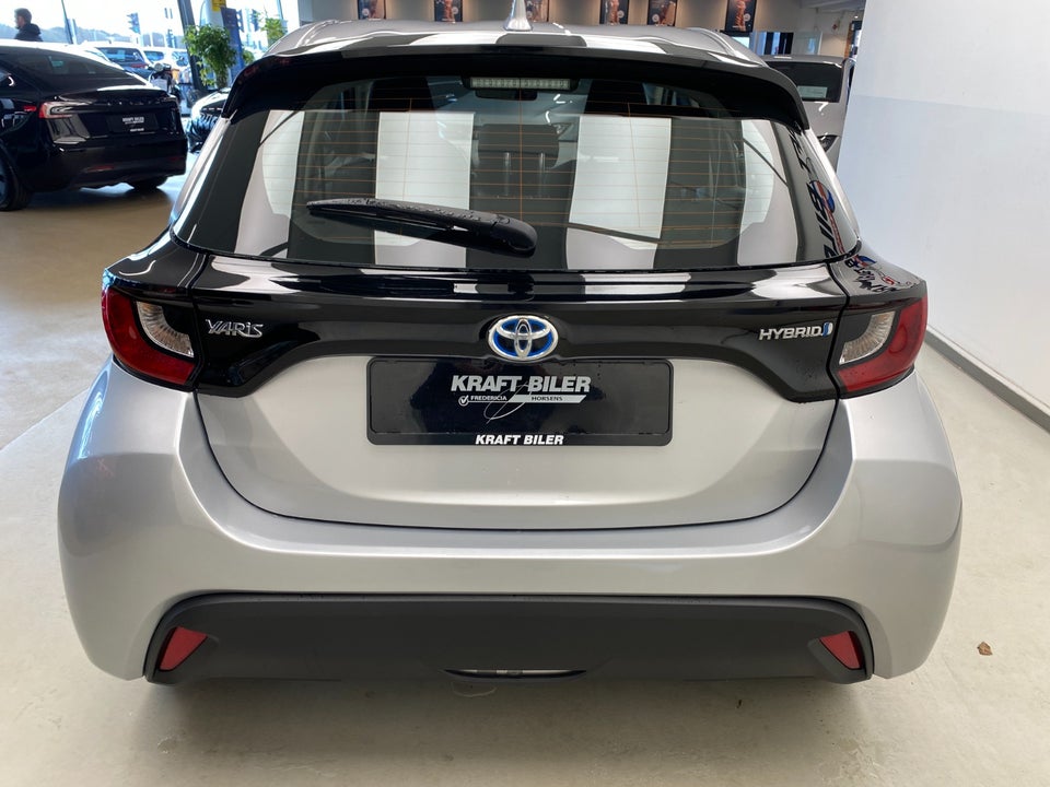 Toyota Yaris 1,5 Hybrid Essential e-CVT 5d