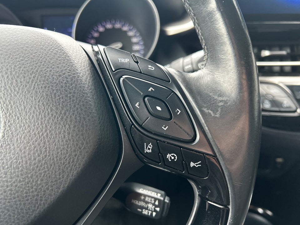 Toyota C-HR 1,8 Hybrid Premium Selected CVT 5d