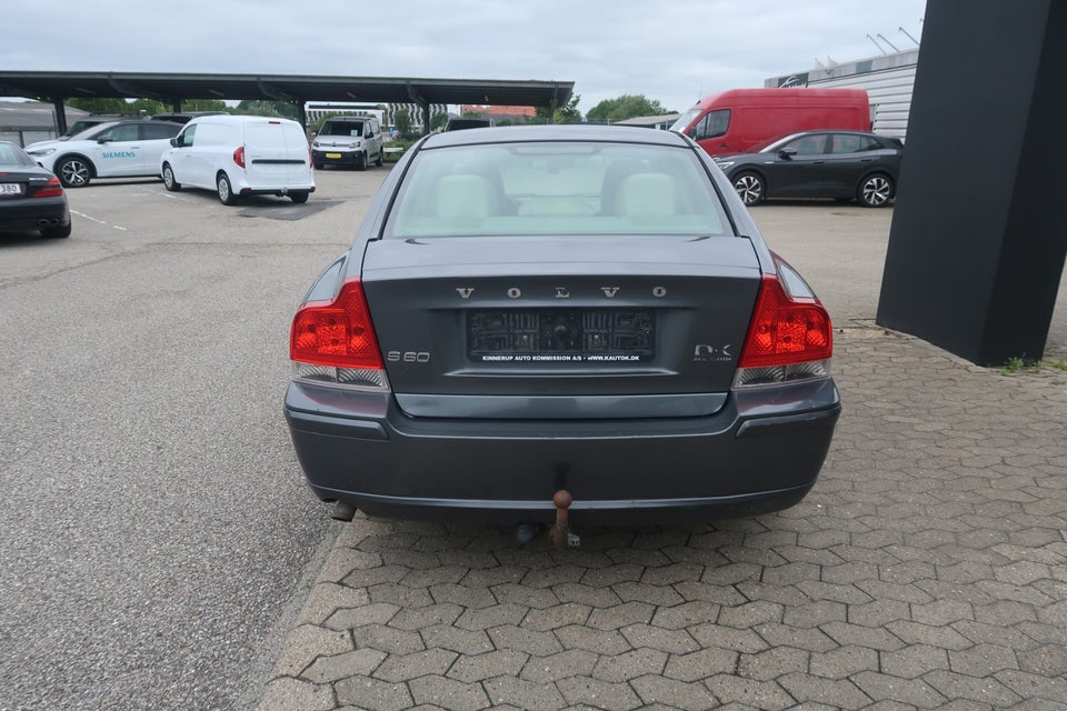 Volvo S60 2,4 140 Kinetic 4d