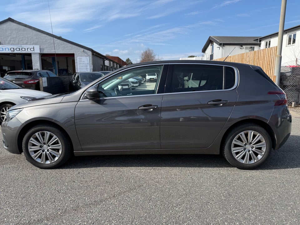 Peugeot 308 1,2 e-THP 130 Allure Sky 5d