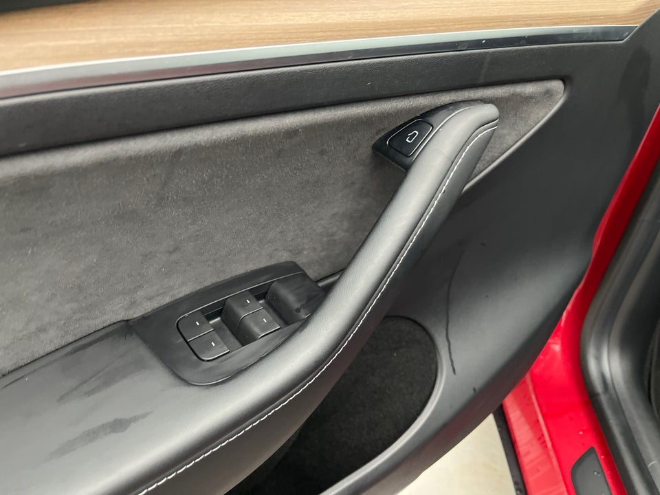 Tesla Model Y Long Range AWD 5d