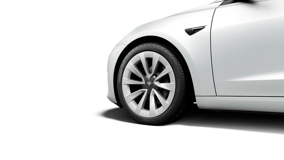 Tesla Model 3 Standard Range+ RWD 4d