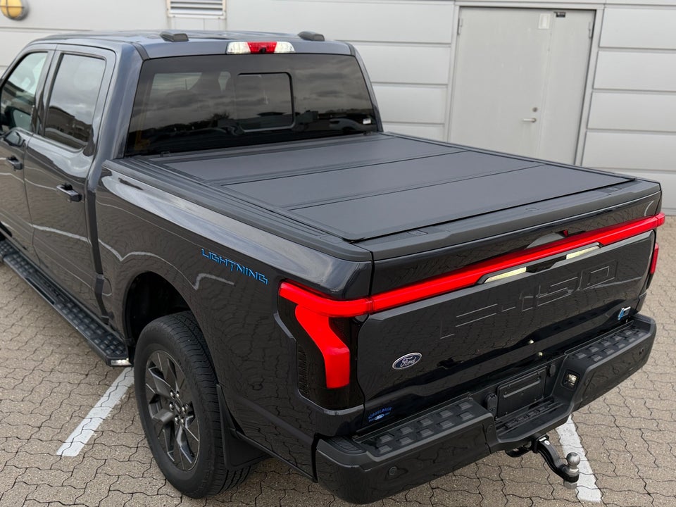 Ford F-150 Lightning Lariat Standard Range 4d