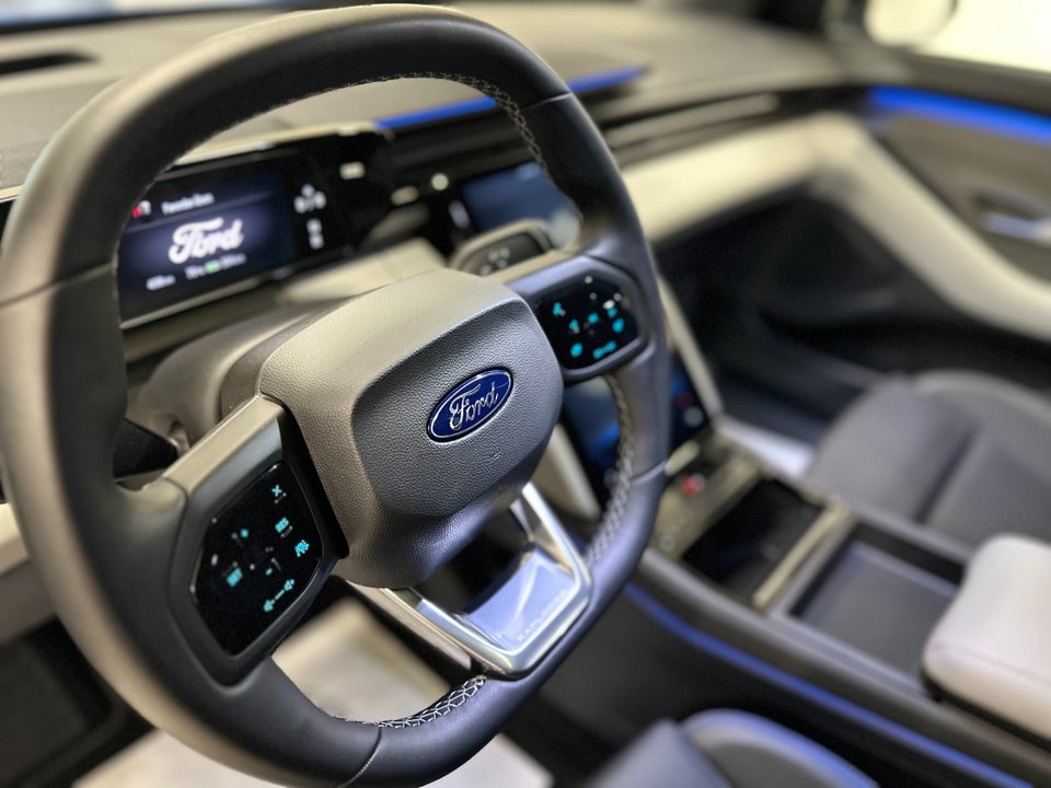 Ford Explorer 82 Premium Extended Range 5d