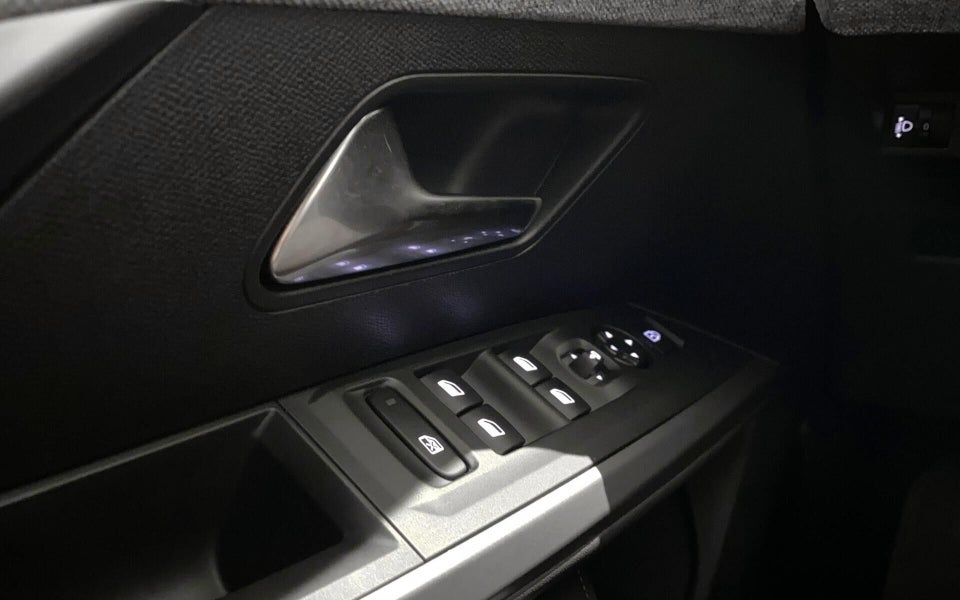 Peugeot e-5008 77 Allure 7prs 5d