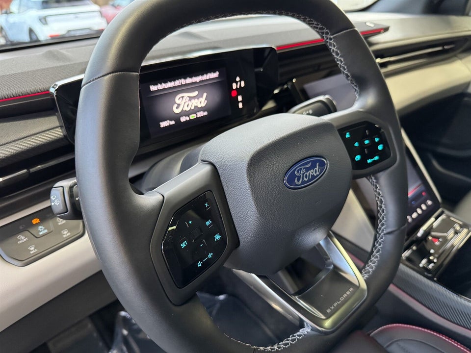 Ford Explorer 82 Premium Extended Range 5d