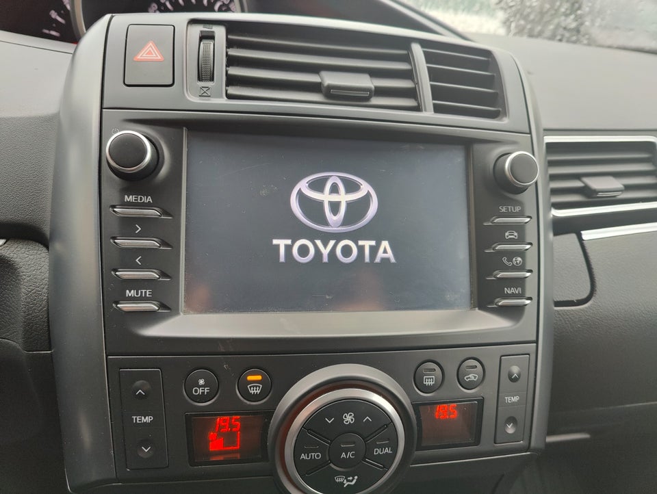 Toyota Sportsvan 1,6 D-4D T2 Vision 5d