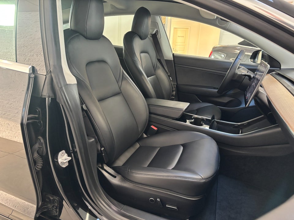 Tesla Model 3 Standard Range+ RWD 4d