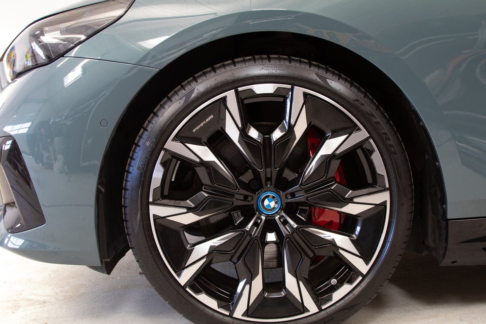 BMW i5 eDrive40 Fully Charged M-Sport Pro 4d