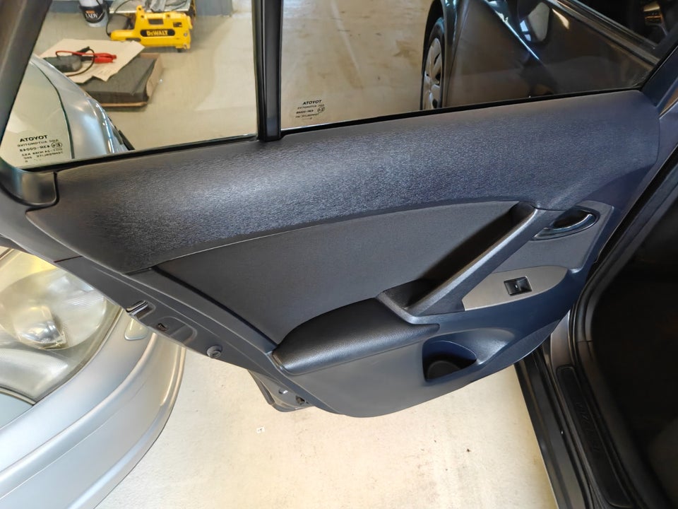 Toyota Avensis 2,0 D-4D TX stc. 5d