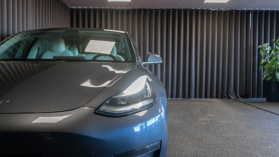 Tesla Model 3 Long Range AWD 4d