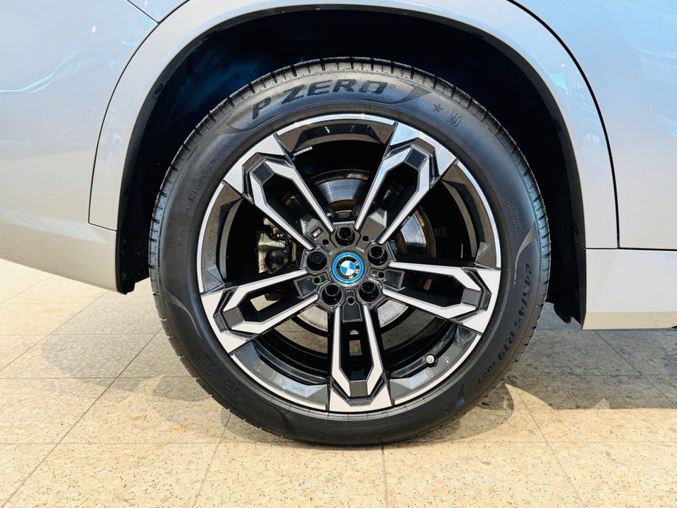 BMW iX1 xDrive30 Fully Charged M-Sport 5d
