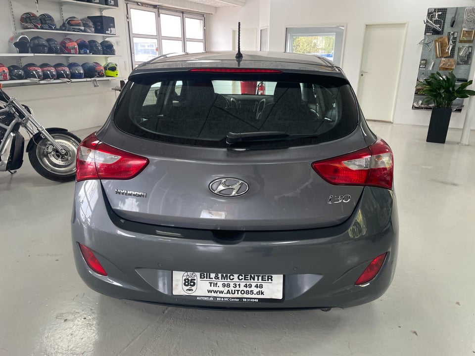 Hyundai i30 1,6 GDi Premium 5d