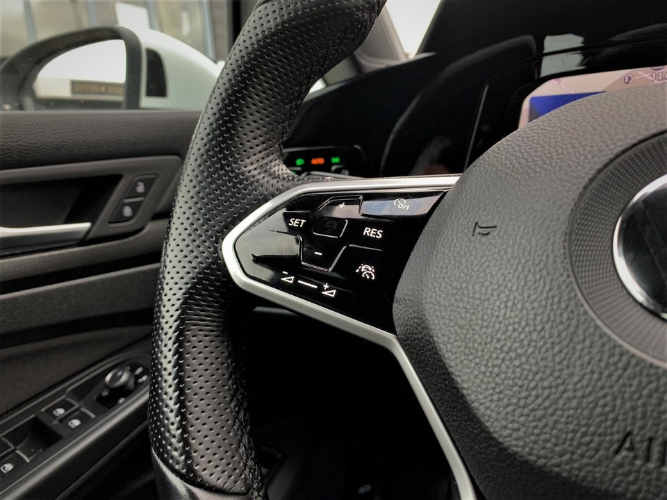 VW Golf VIII 1,4 GTE DSG 5d