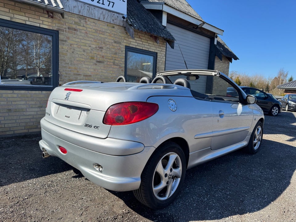 Peugeot 206 1,6 16V CC 2d