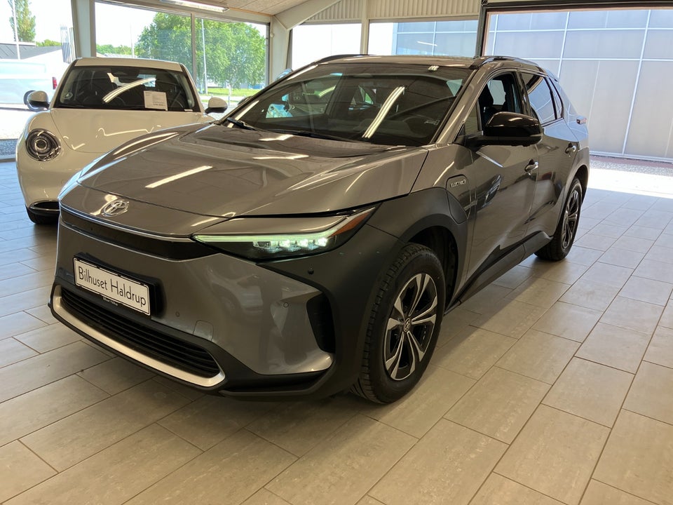 Toyota bZ4X Executive AWD 5d