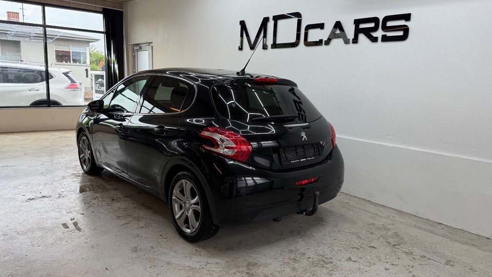 Peugeot 208 1,2 PureTech 82 Allure Sky 5d