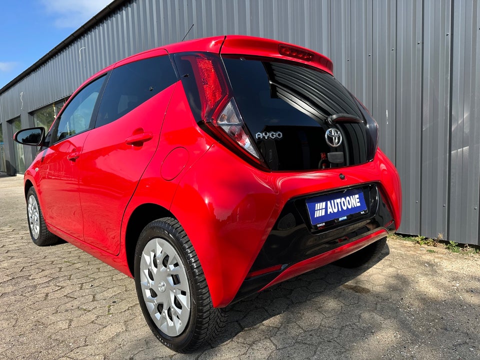 Toyota Aygo 1,0 VVT-i x-play 5d