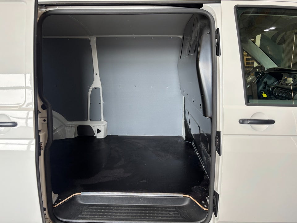 VW Transporter 2,0 TDi 150 Kassevogn DSG lang